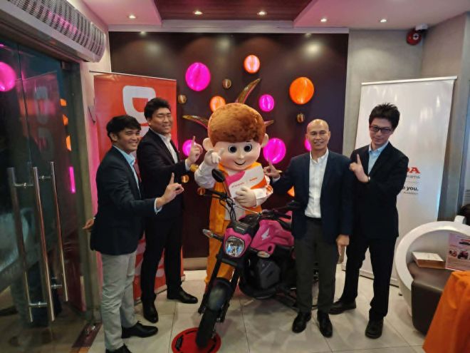 Be Who You WANNAVI: Buy a Honda Navi and ride home with Dunkin’ Treats